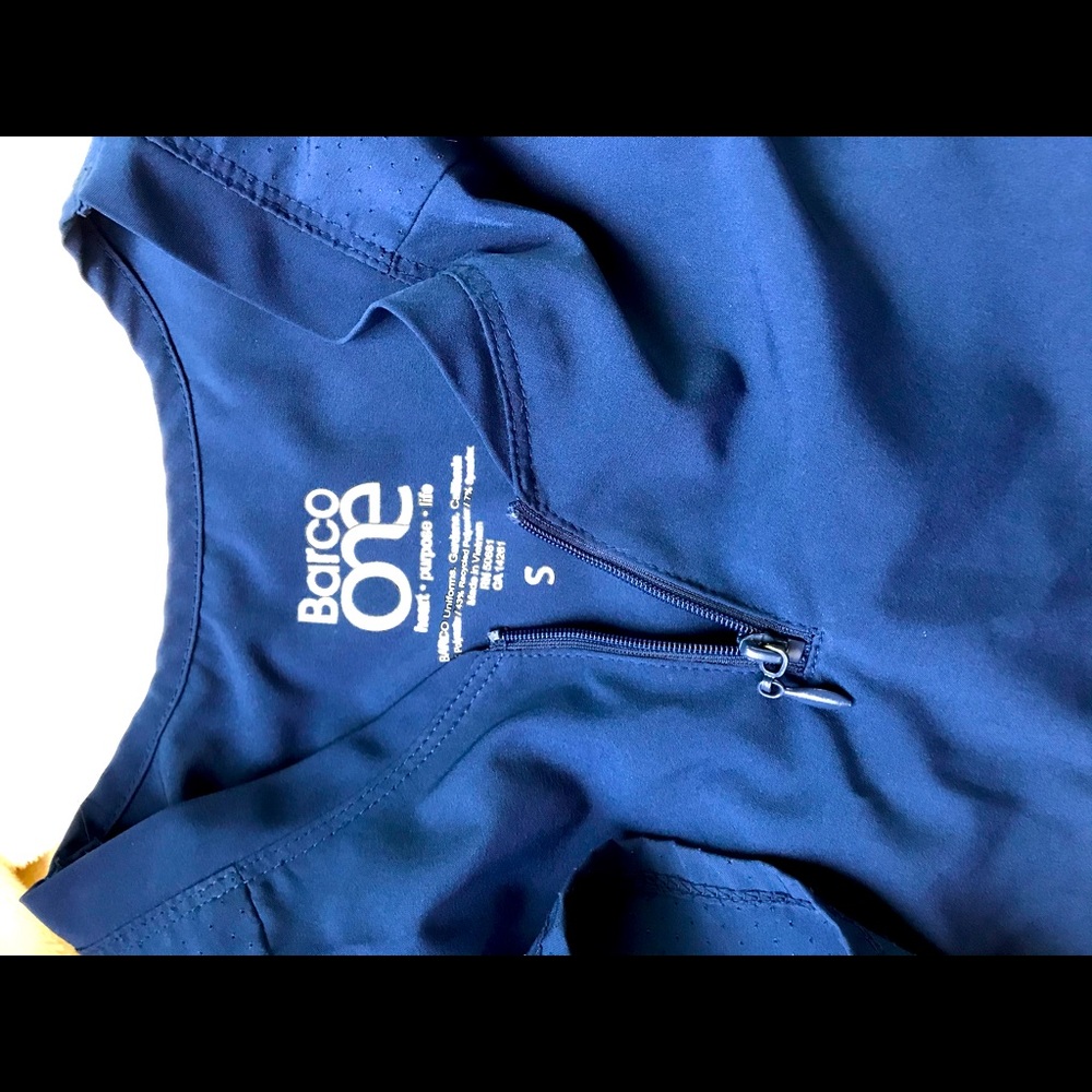 Barco one blue scrub top S